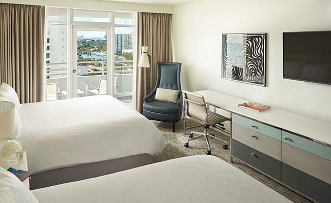 Fontainbleau - Bay View Guest room with Balcony Queen